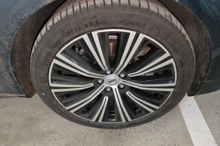 Used Volvo S90 2022 B5 Zhiyuan Luxury Edition Right Front Wheel Hub