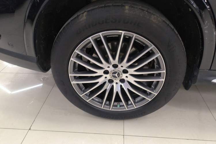 Used Mercedes-Benz GLC 2023 GLC 300 L 4MATIC Dynamic Edition 5-seater Right Rear Wheel Hub