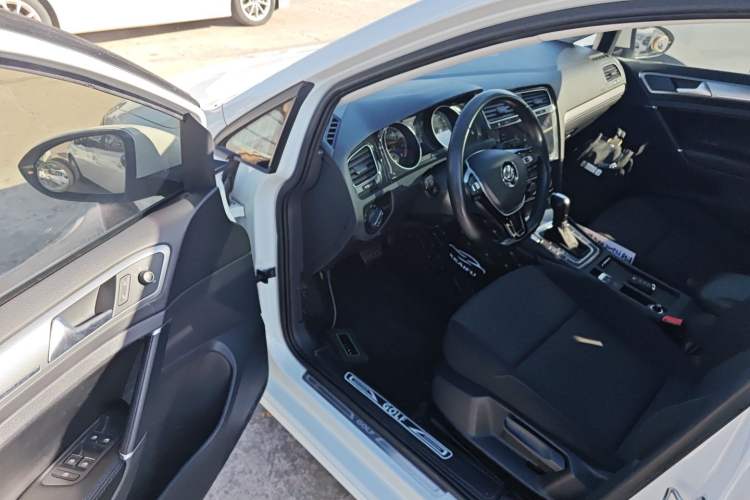 Used Volkswagen Golf 2020 Zhiai Edition 200TSI DSG Comfortable & Ambitious Version
