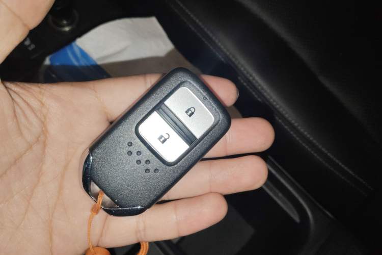 Used Honda CR-V 2015 2.4L four-wheel drive luxury version Vehicle Key