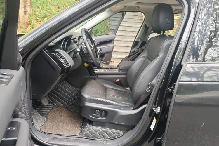 Used Land Rover Discovery 2018 3.0 SC V6 SE Left Front Seat