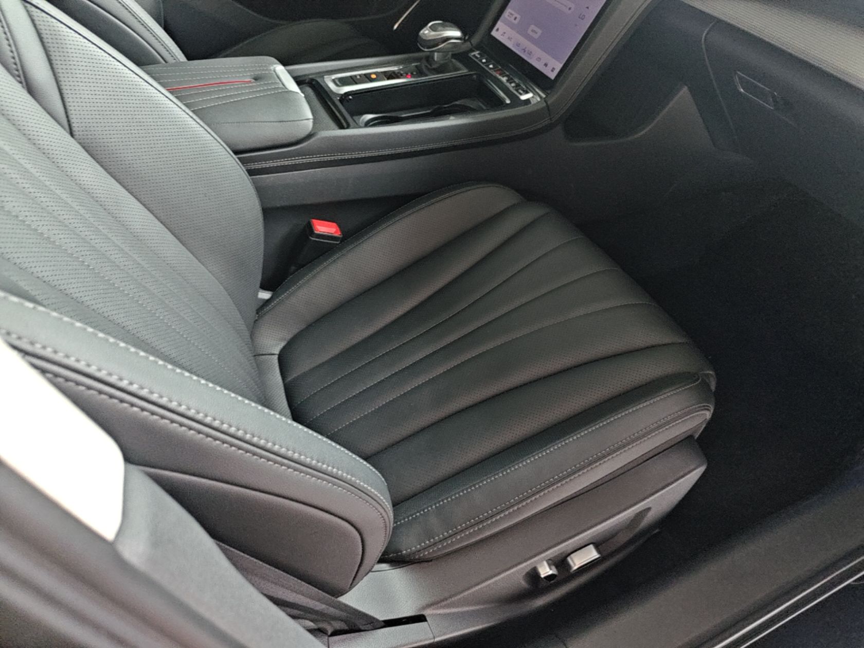 Hongqi H5 2024 1.5T DCT Smart Connect Flagship Edition - Chinese Trim Yun — снимка 19