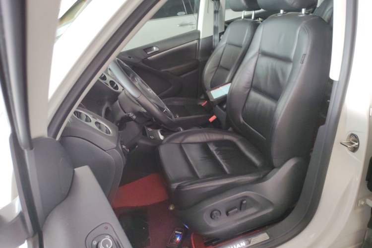 Used Volkswagen Tiguan 2015 1.8TSI Automatic All-Wheel-Drive Luxury Model Left Front Seat