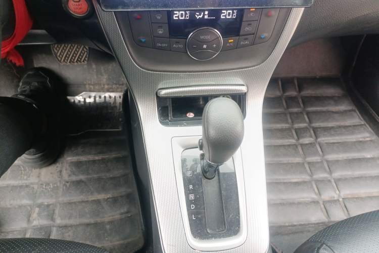 Used Nissan Sylphy 2014 1.6XV CVT Deluxe Edition Gear Lever