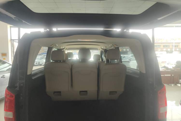 Used Mercedes-Benz Vito 2021 2.0T Elite Version 7 Seats Trunk