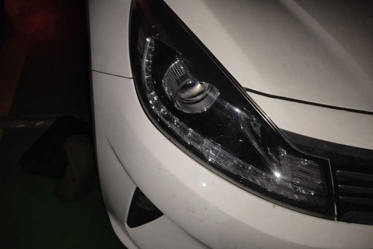 Used Kia Forte 2018 1.6L Manual Value Edition with Sunroof Right Front Headlight