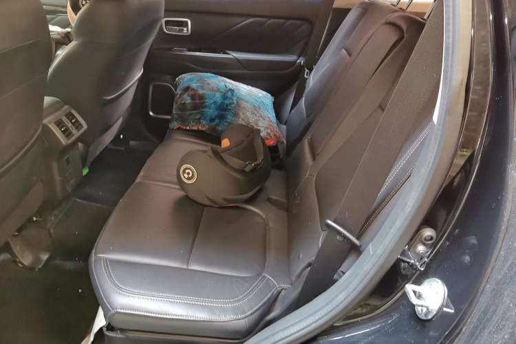 Used Mitsubishi Outlander 2019 2.0L Two-Wheel Drive Comfort Edition 5 Seats China VI Standard
