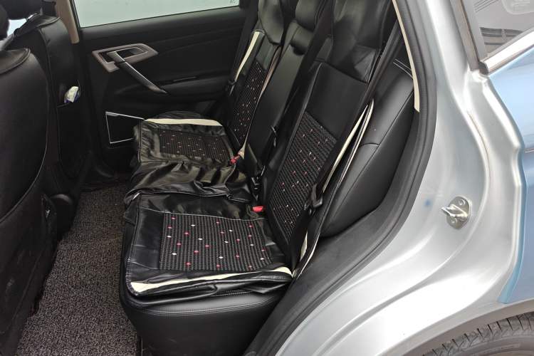 Used Geely Auto Emgrand X7 Sport 2018 1.8TD Automatic Two-Wheel Drive Smart Connect 4G Internet Edition Left Rear Seat