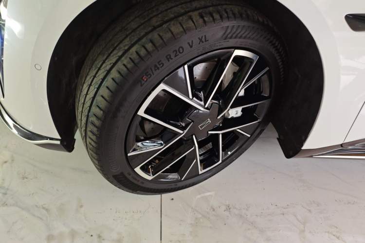 Used Avatr 06 2025 Ultra Pure Electric Edition Exterior 4