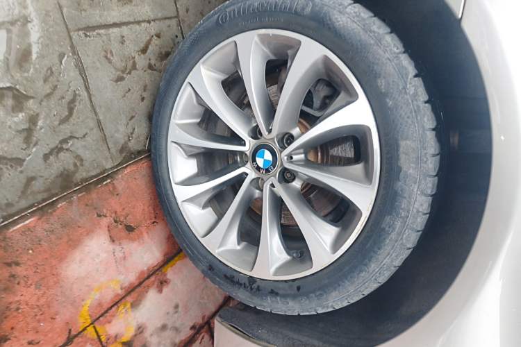 Used BMW 5 Series 2017 528Li Leading Model
