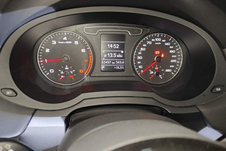 Used Audi Q3 2015 35 TFSI Comfort Model Odometer Close Up