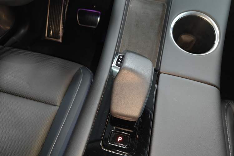 Used Hima AITO M5 2022 Extended-Range Four-Wheel Drive Ultimate Edition Gear Lever