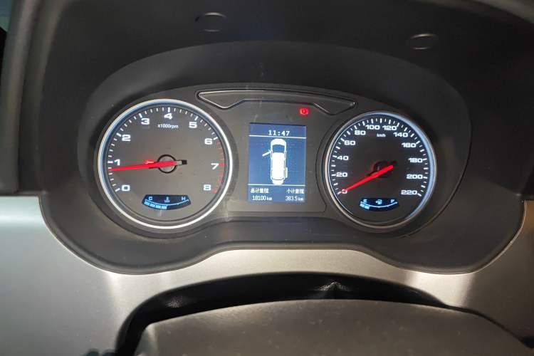 Used JAC Refine M4 2019 Business & Travel Series 2.0L Manual Comfort Model China VI