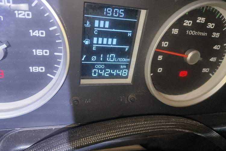 Used Iveco Daily 2020 2.5T A35 Passenger Van with Dual Tires Low Roof 5-9 Seats China V Emission Standard
