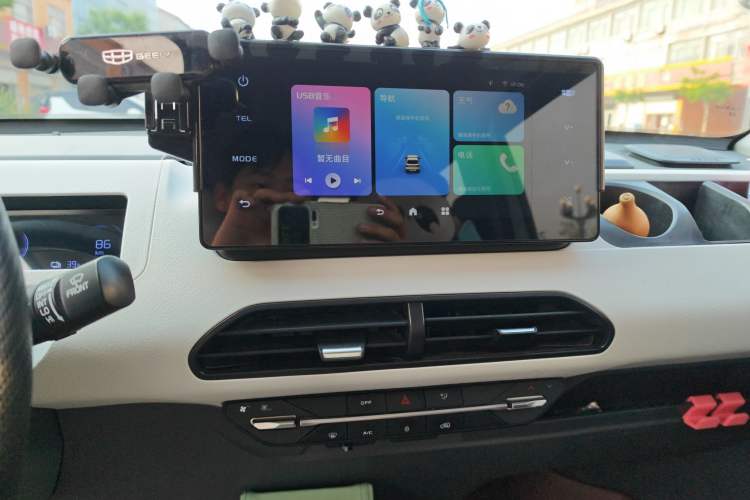 Used Geely Galaxy Panda 2023 Panda Mini 200km Endurance Bear Audio And AC Panel