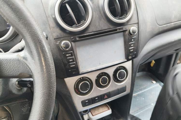 Used CHANGAN KAICHENG Ounuo S 2012 1.5L Standard Version
