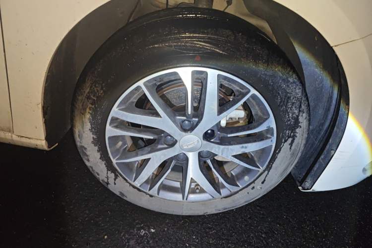 Used Geely Auto Emgrand 2023 4th Generation Champion Edition 1.5L CVT Luxury Model Right Front Wheel Hub