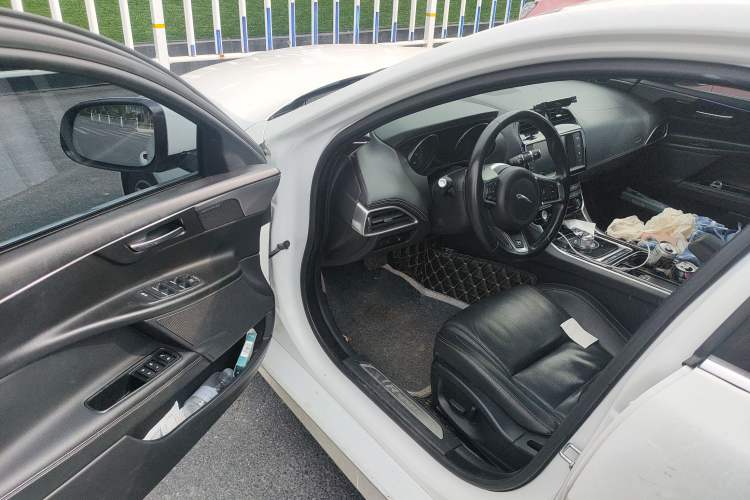 Used Jaguar XE 2015 2.0T 200 PS R-Sport