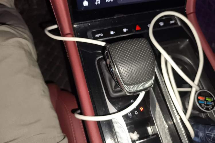 Used Hongqi H5 2025 2.0T Automatic Flag Edition – 500 000 Units Commemorative Version
