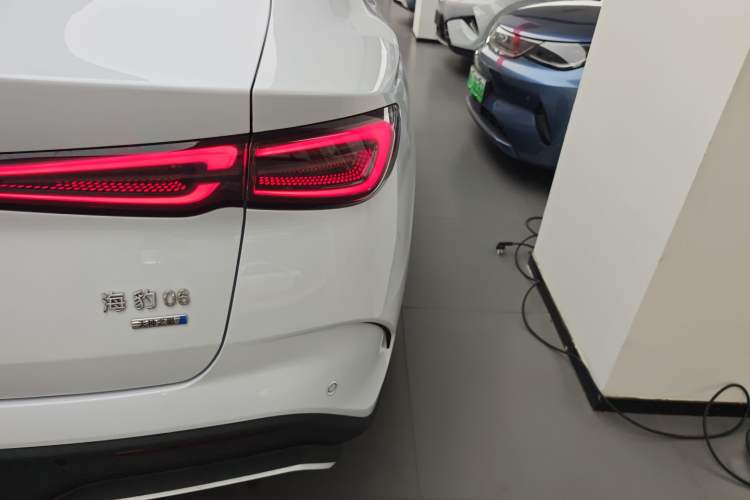 Used BYD Seal 06 New Energy 2025 DM-i Smart Drive 120KM Prestige Model Right Rear Taillight