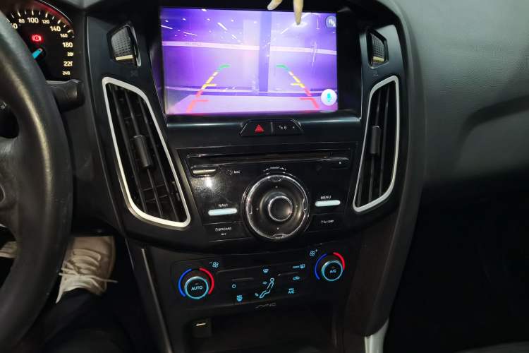 Used Ford Focus 2015 Sedan 1.6L Manual Fashion Edition Audio And AC Panel