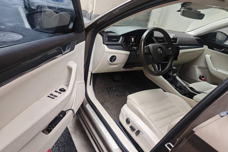 Used Skoda Superb 2016 TSI330 DSG Smart Drive Edition
