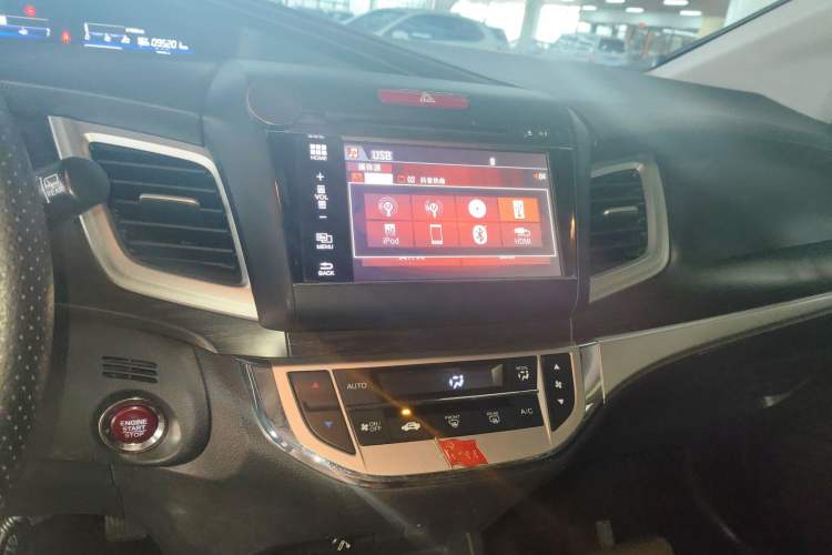 Used Honda Jade 2014 1.8L CVT Luxury Edition 5 seats
