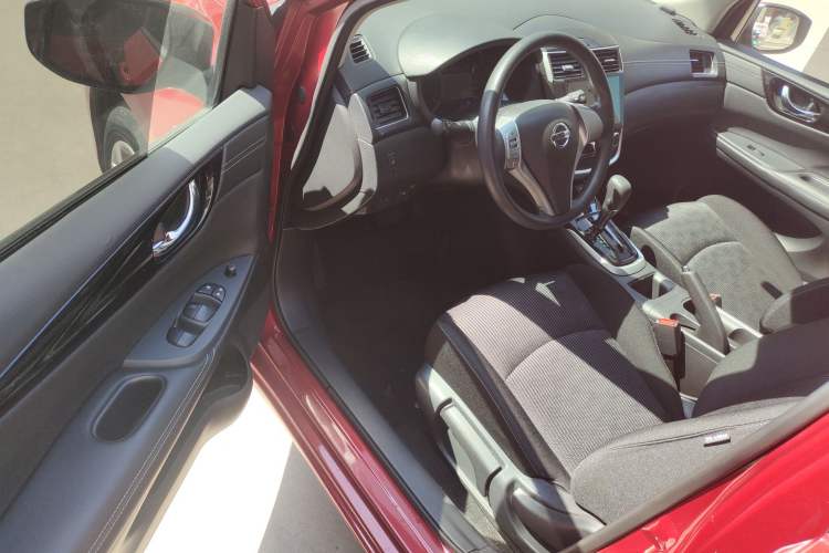 Used Nissan Tiida 2016 1.6L CVT Cool Dynamic Edition Driver Seat