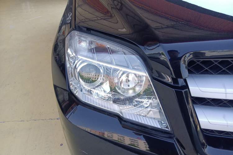 Used Mercedes-Benz GLK-Class 2011 GLK 300 4MATIC Fashion Model Right Front Headlight