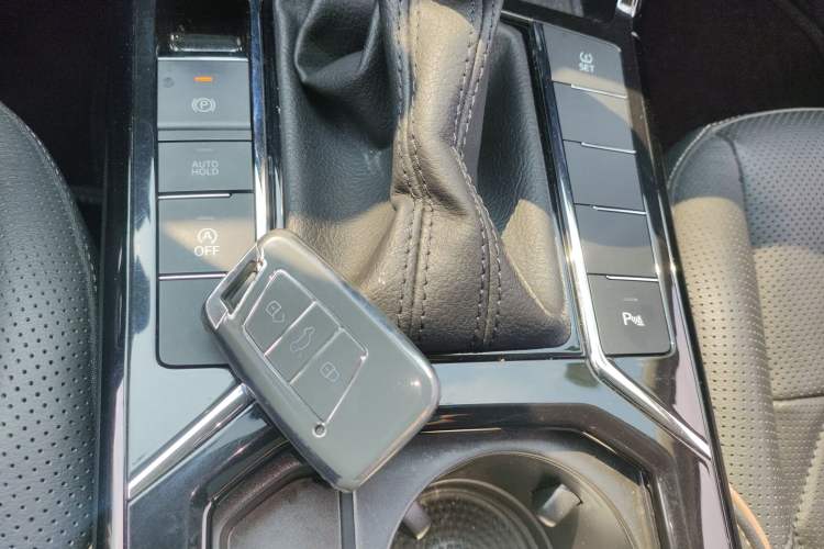 Used Volkswagen Passat 2019 330TSI Luxury Edition China VI Standard Interior 1