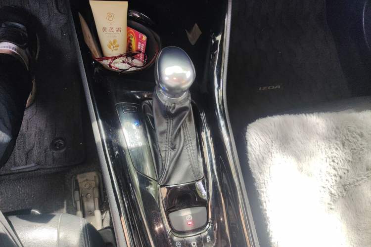 Used Toyota IZOA 2020 2.0L Yichi Version
