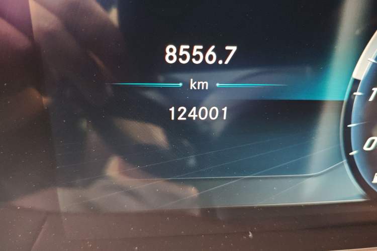 Used Mercedes-Benz Maybach S-Class 2018 S 450 4MATIC Odometer Close Up