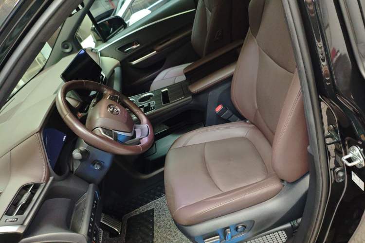 Used Toyota Granvia 2022 2.5L Hybrid Flagship Edition Left Front Seat