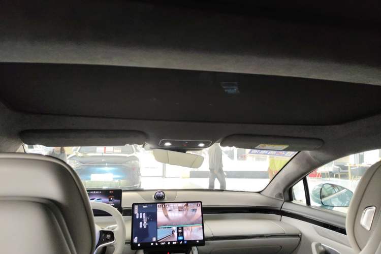 Used Hima Luxeed S7 2025 855 km Max
