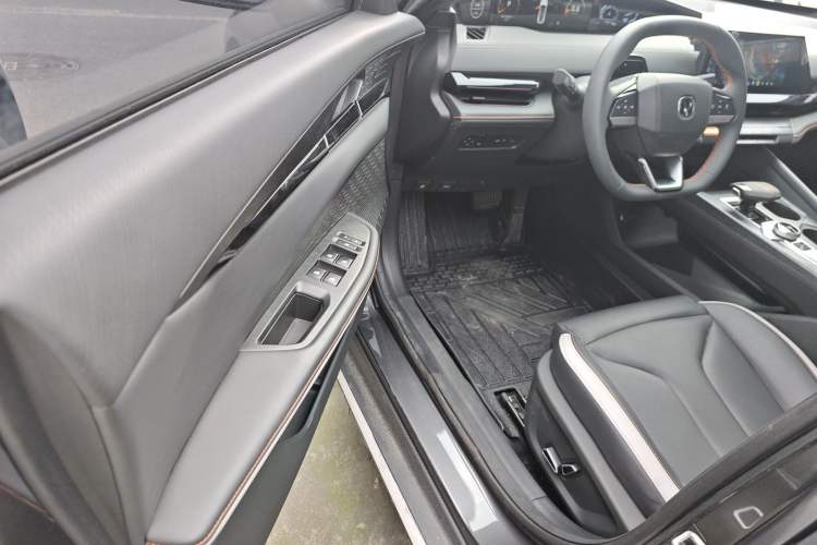 Used Changan UNI-V 2023 1.5T Prestige Model