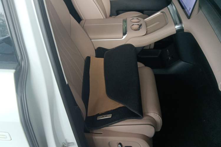 Used XPeng X9 2024 702 Ultra-Long Range Max
