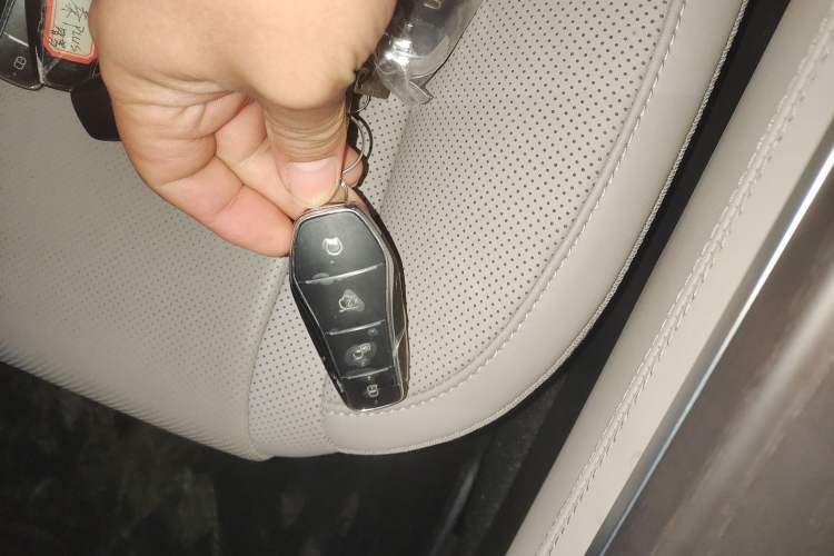 Used BYD Han 2025 DM-i Intelligent Driving Edition 125KM LiDAR Flagship Model Interior 1