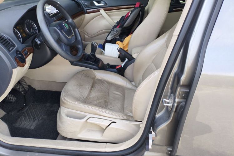 Used Skoda Octavia 2010 1.6L Manual - Yijun Version
