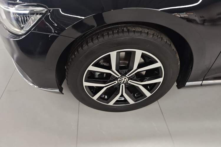 Used Volkswagen Magotan 2020 330TSI DSG Leading Model Left Front Wheel Hub