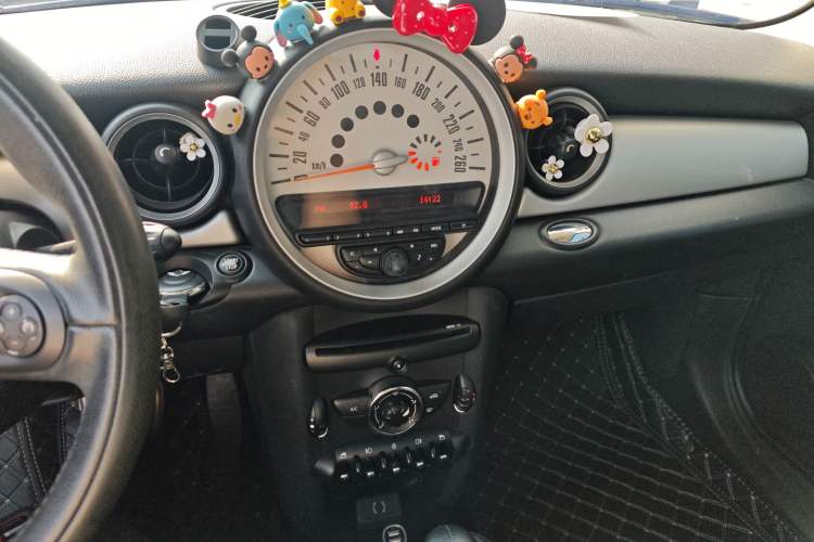 Used MINI MINI 2011 1.6L COOPER Fun