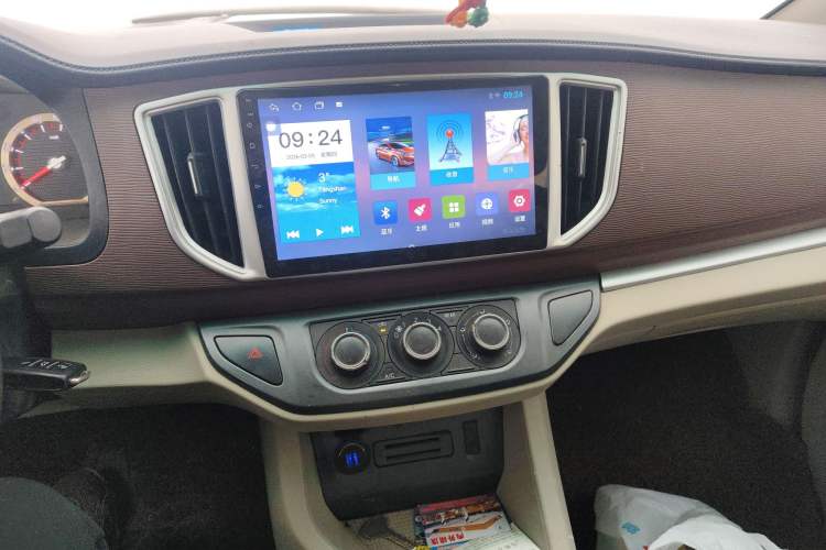 Used FORTHING Lingzhi 2019 Facelifted M5L 1.6L 7-Seater Base Model China VI Standard
