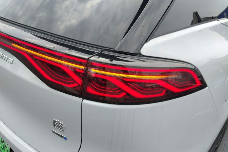 Used BYD Tang New Energy 2025 Intelligent Driving Version DM-i 115KM Flagship Edition Right Rear Taillight