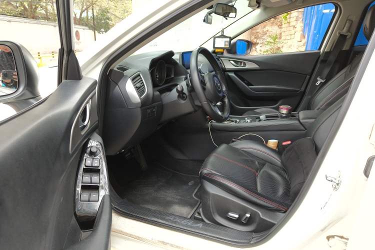 Used Mazda 3 Axela 2017 Hatchback 2.0L Automatic Luxury Model Emission Standard China V