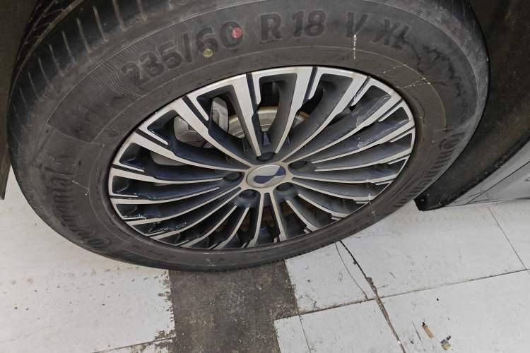 Used Denza D9 2025 DM-i Intelligent Drive 1020 Four-Wheel Drive Prestige Model