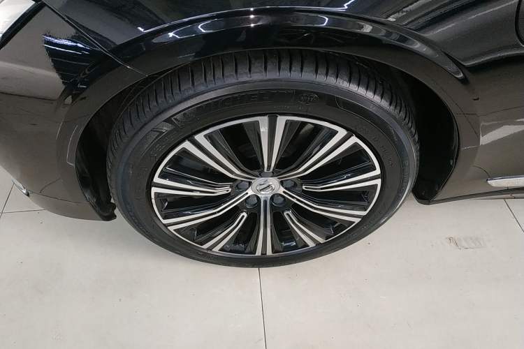Used Volvo S90 New Energy 2021 T8 eDrive Hybrid Zhiyi Luxury Edition Left Front Wheel Hub