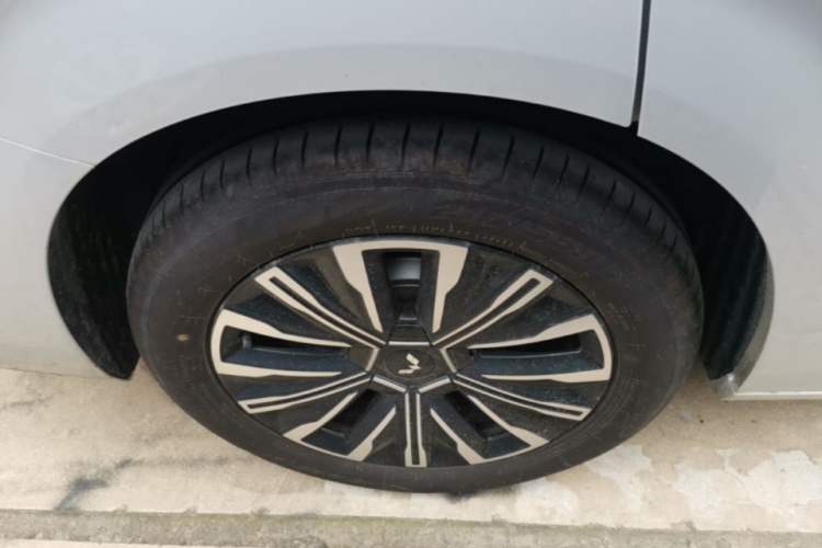 Used Wuling Starlight 730 2025 Model Plug-in Hybrid 125km Luxury Edition
