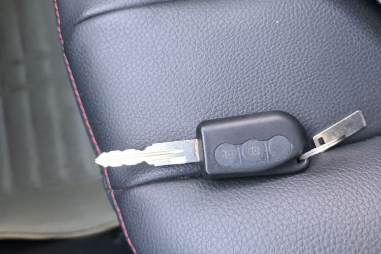 Used Changan CX20 2014 1.4L IMT Sunroof Navigation Version China IV Standard
