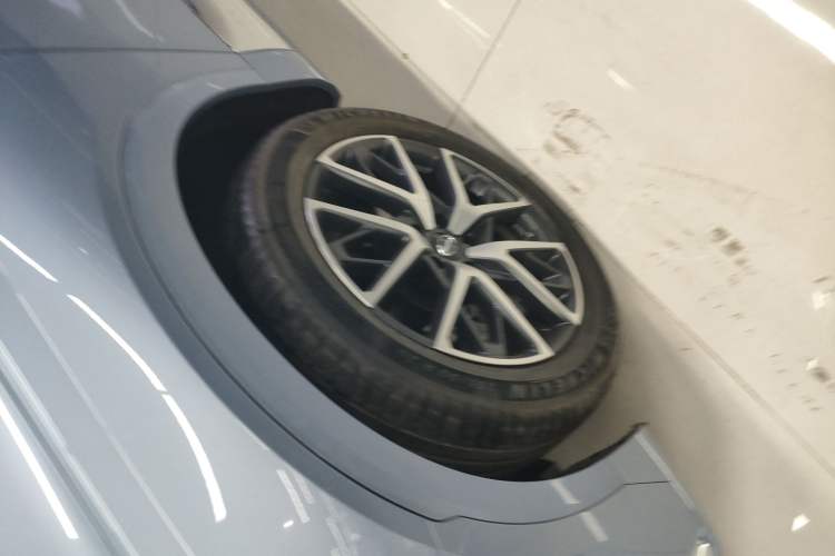 Used GAC Trumpchi GS8 2022 Double-Energy Series 2.0TM Two-Wheel Drive Prestige Edition (6 Seats) Left Front Wheel Hub