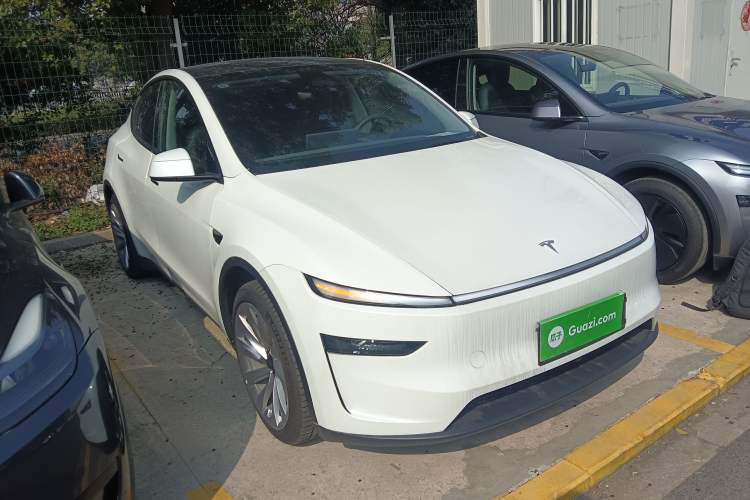 Used Tesla Model Y 2025 Rear-Wheel-Drive Version
