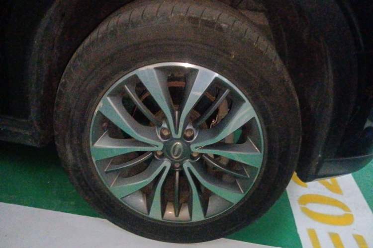 Used GAC Trumpchi GS8 2017 320T Two-Wheel Drive Luxury Smart Connectivity Version (7 Seats) Right Front Wheel Hub